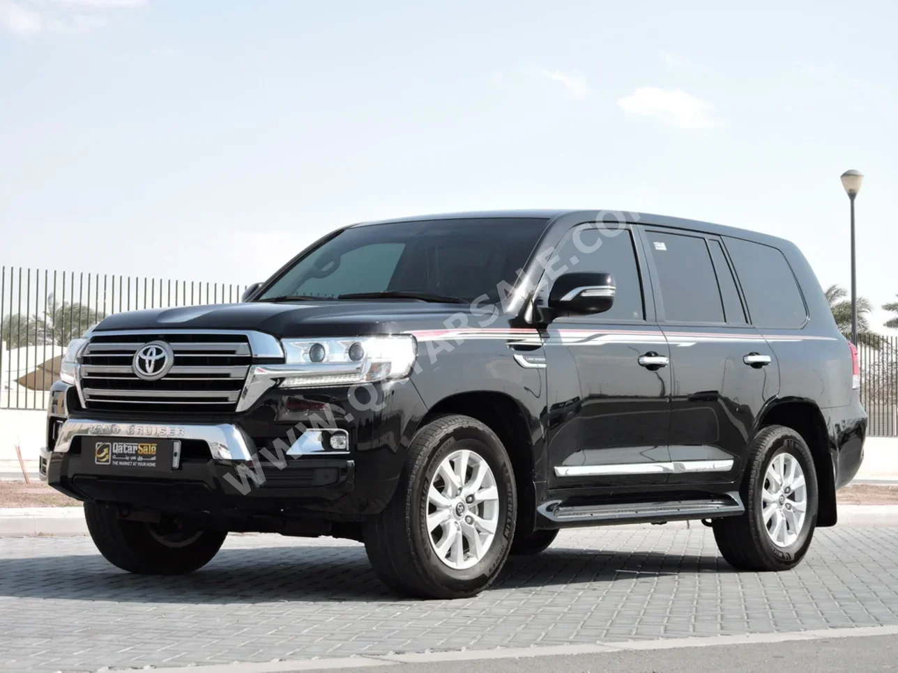 تويوتا لاند كروزر جي اكس ار 2021 اوتوماتيك 106,000 كم 8 سلندر دفع رباعي اس يو في أسود