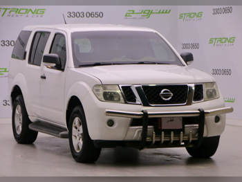Nissan  Pathfinder  2015  Automatic  176,000 Km  6 Cylinder  Four Wheel Drive (4WD)  SUV  White
