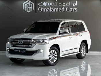 Toyota  Land Cruiser  GXR  2016  Automatic  166,000 Km  8 Cylinder  All Wheel Drive (AWD)  SUV  White