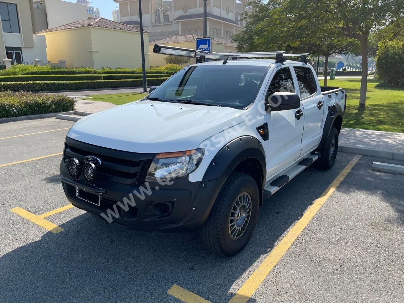 فورد رانجر 2012 عادي 86,000 كم 4 سلندر دفع رباعي بيكب أبيض