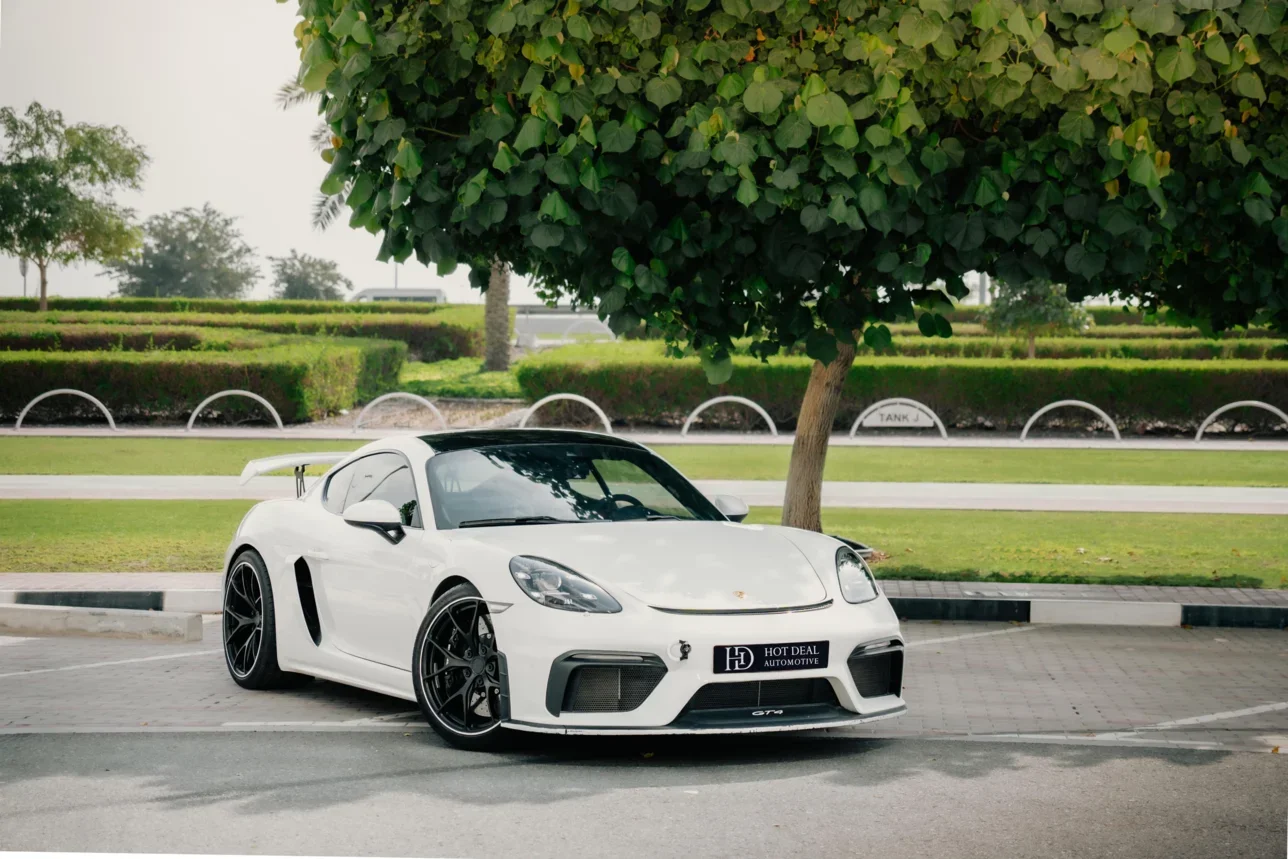 Porsche Cayman GT4 2020 Manual 58,000 Km 6 Cylinder Rear Wheel Drive (RWD) Coupe / Sport White