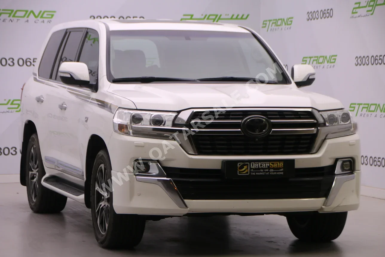 تويوتا لاند كروزر في اكس ار 2021 اوتوماتيك 118,000 كم 8 سلندر دفع رباعي اس يو في أبيض
