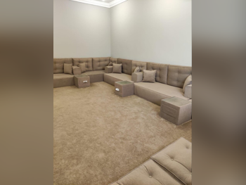 الأرائك والكنب والكراسي - اللون البيج