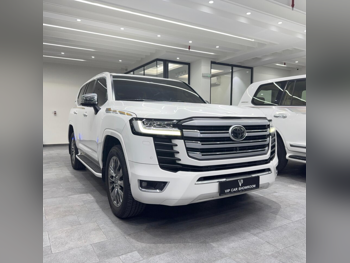 Toyota  Land Cruiser  VXR  2022  Automatic  119,000 Km  5 Cylinder  Four Wheel Drive (4WD)  SUV  White