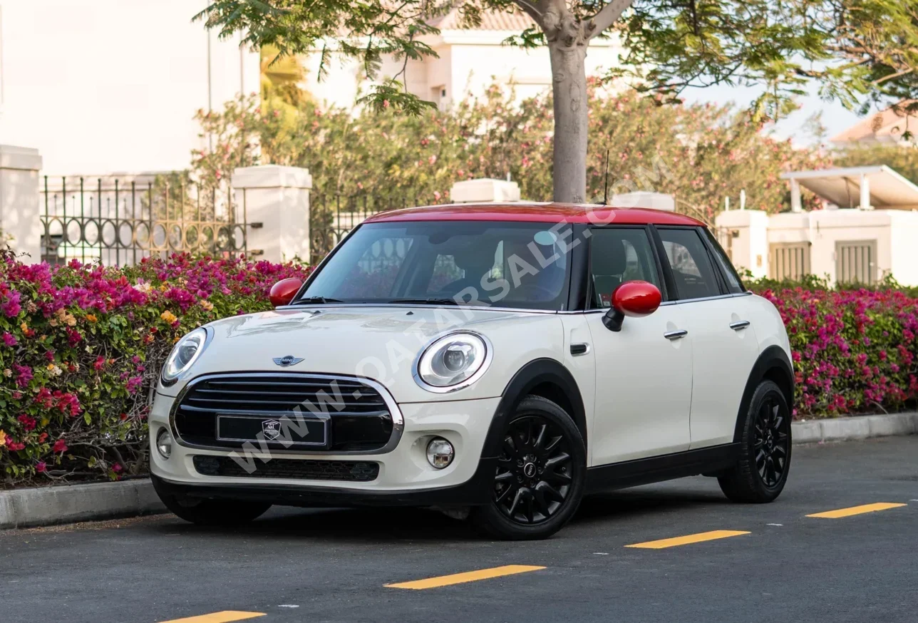 Mini Cooper 2018 Automatic 87,000 Km 4 Cylinder Front Wheel Drive (FWD) Hatchback White With Warranty