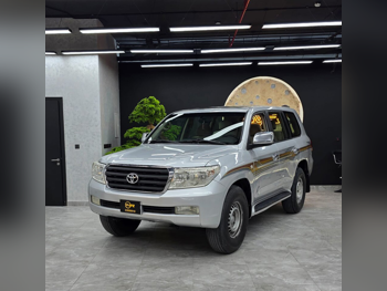 تويوتا  لاند كروزر  جي اكس ار  2008  عادي  335,000 كم  6 سلندر  دفع رباعي  اس يو في  فضي