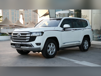 تويوتا  لاند كروزر  جي اكس ار  2025  اوتوماتيك  4,300 كم  6 سلندر  دفع رباعي  اس يو في  أبيض  تحت الضمان