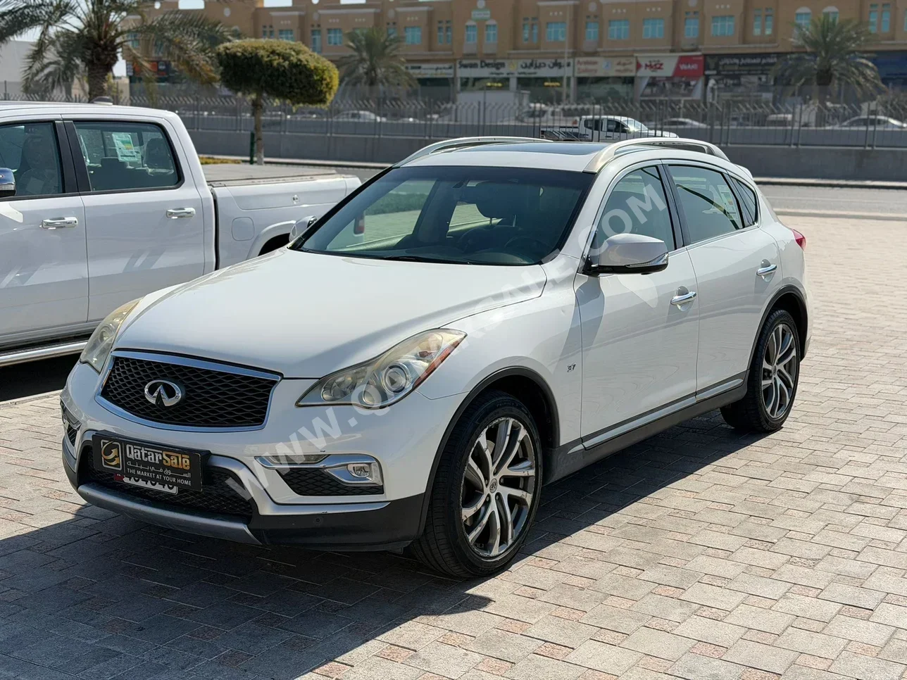 Infiniti  QX  50  2017  Automatic  84,000 Km  6 Cylinder  Four Wheel Drive (4WD)  SUV  White