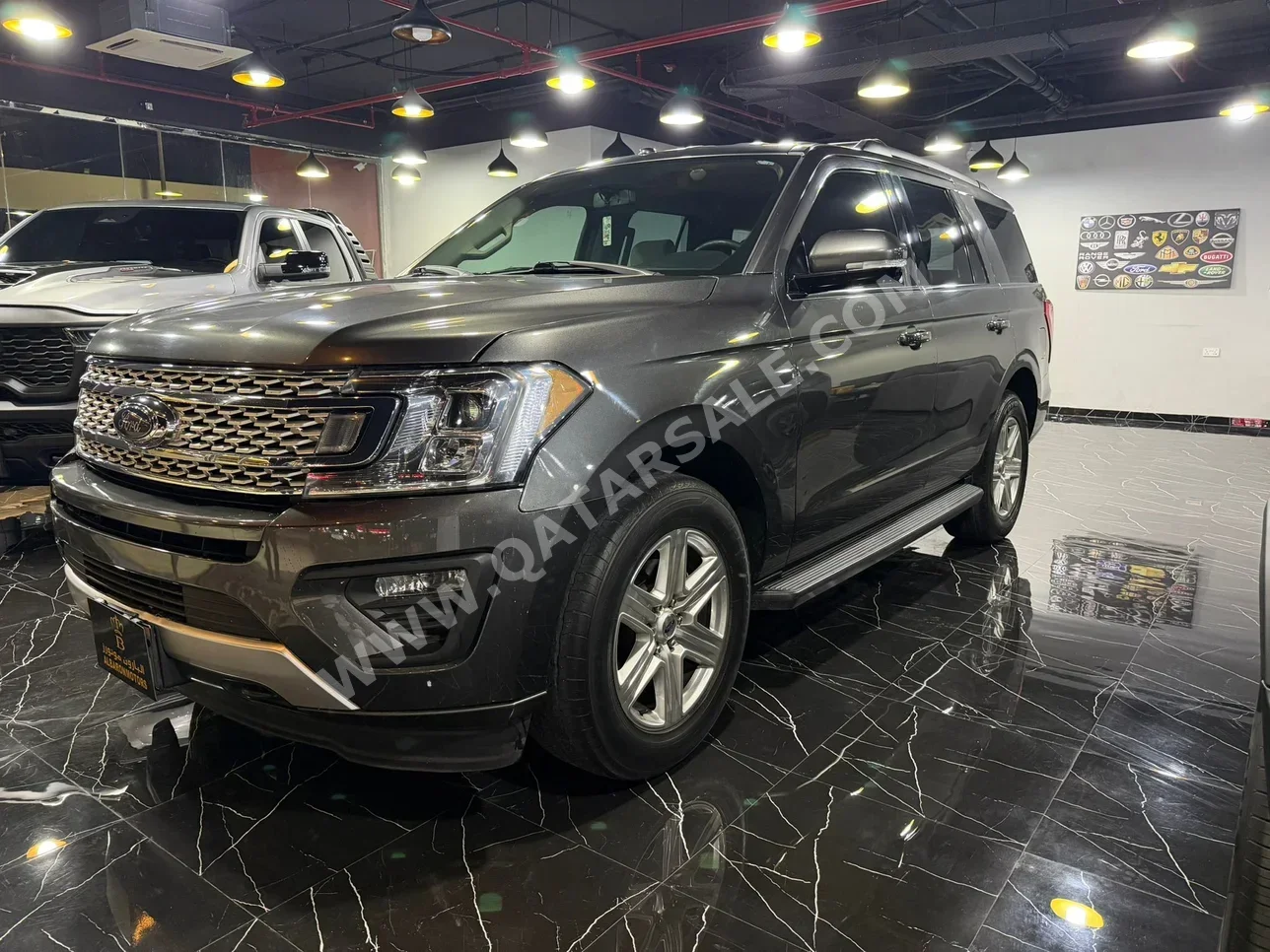 Ford  Expedition  XLT  2018  Automatic  116,000 Km  6 Cylinder  Four Wheel Drive (4WD)  SUV  Gray