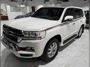 تويوتا  لاند كروزر  جي اكس ار  2017  اوتوماتيك  219,000 كم  8 سلندر  دفع رباعي  اس يو في  أبيض