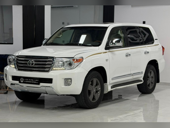 تويوتا  لاند كروزر  في اكس ار  2012  اوتوماتيك  410,000 كم  8 سلندر  دفع رباعي  اس يو في  أبيض