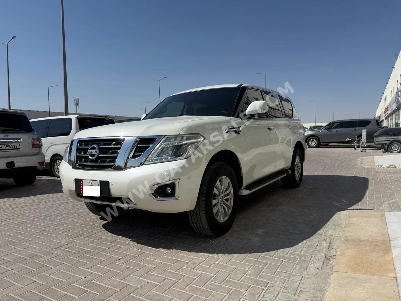 Nissan  Patrol  SE  2017  Automatic  215,000 Km  6 Cylinder  Four Wheel Drive (4WD)  SUV  White