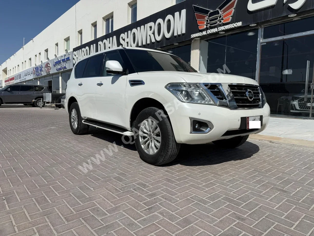 نيسان  باترول  اس اي  2017  اوتوماتيك  215,000 كم  6 سلندر  دفع رباعي  اس يو في  أبيض