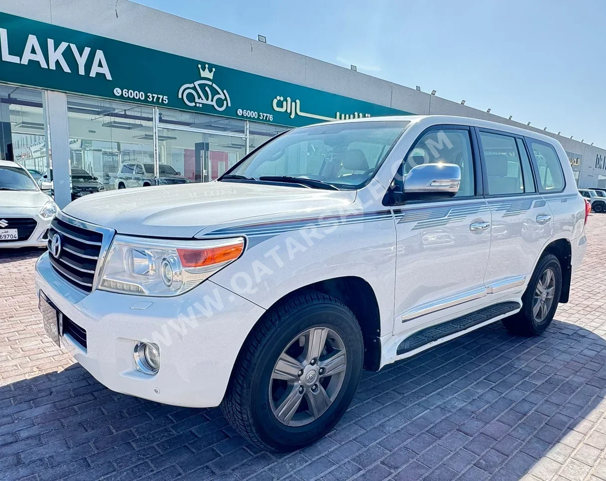 Toyota  Land Cruiser  GXR  2014  Automatic  472,000 Km  6 Cylinder  Four Wheel Drive (4WD)  SUV  White