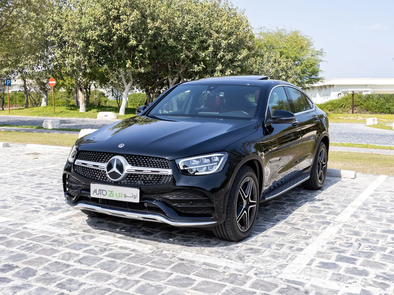 مرسيدس - بنز  جي ال سي  200  2023  اوتوماتيك  32,000 كم  4 سلندر  دفع رباعي  اس يو في  أسود  تحت الضمان