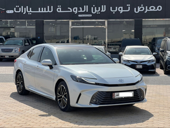 تويوتا  كامري  جي ال اي  2025  اوتوماتيك  22,000 كم  4 سلندر  سحب امامي  سيدان  أبيض  تحت الضمان