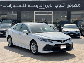 تويوتا  كامري  جي ال اي  2022  اوتوماتيك  80,000 كم  4 سلندر  سحب امامي  سيدان  أبيض