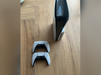 اجهزة العاب الفديو - سوني  - بلاي ستيشن 5 ديسك  - 1 تيرابايت  -تشمل أجهز تحكم: 1