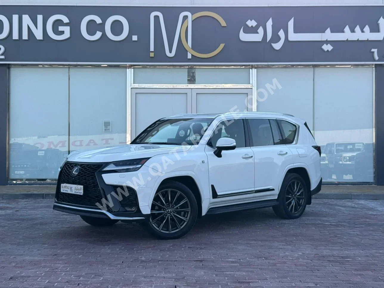 لكزس ال اكس 600 اف سبورت 2023 اوتوماتيك 80,000 كم 6 سلندر دفع رباعي اس يو في أبيض تحت الضمان