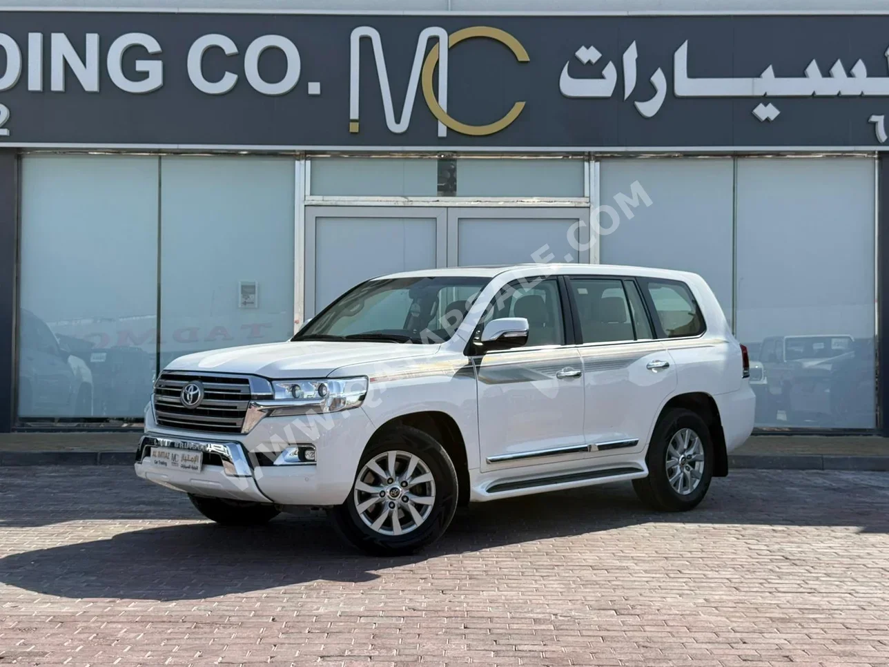 تويوتا  لاند كروزر  جي اكس ار  2016  اوتوماتيك  285,000 كم  8 سلندر  دفع رباعي  اس يو في  أبيض