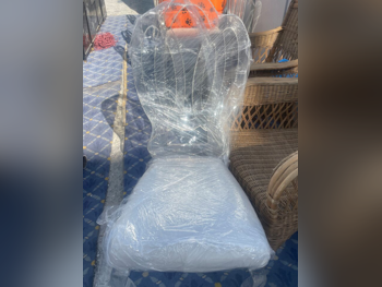 الأرائك والكنب والكراسي هوم سينتر  كرسي  - قماش  - أبيض  - مع طاولة  وطاولات جانبية