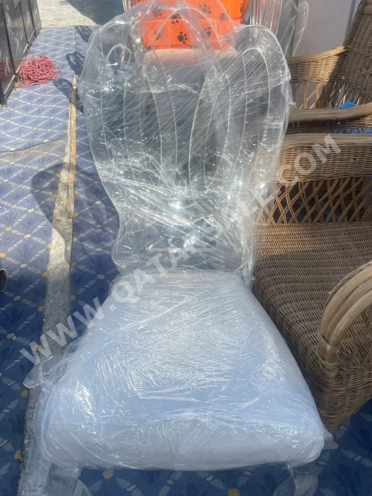 Sofas, Couches & Chairs Home Center Chair - Fabric - White - With Table and Side Tables