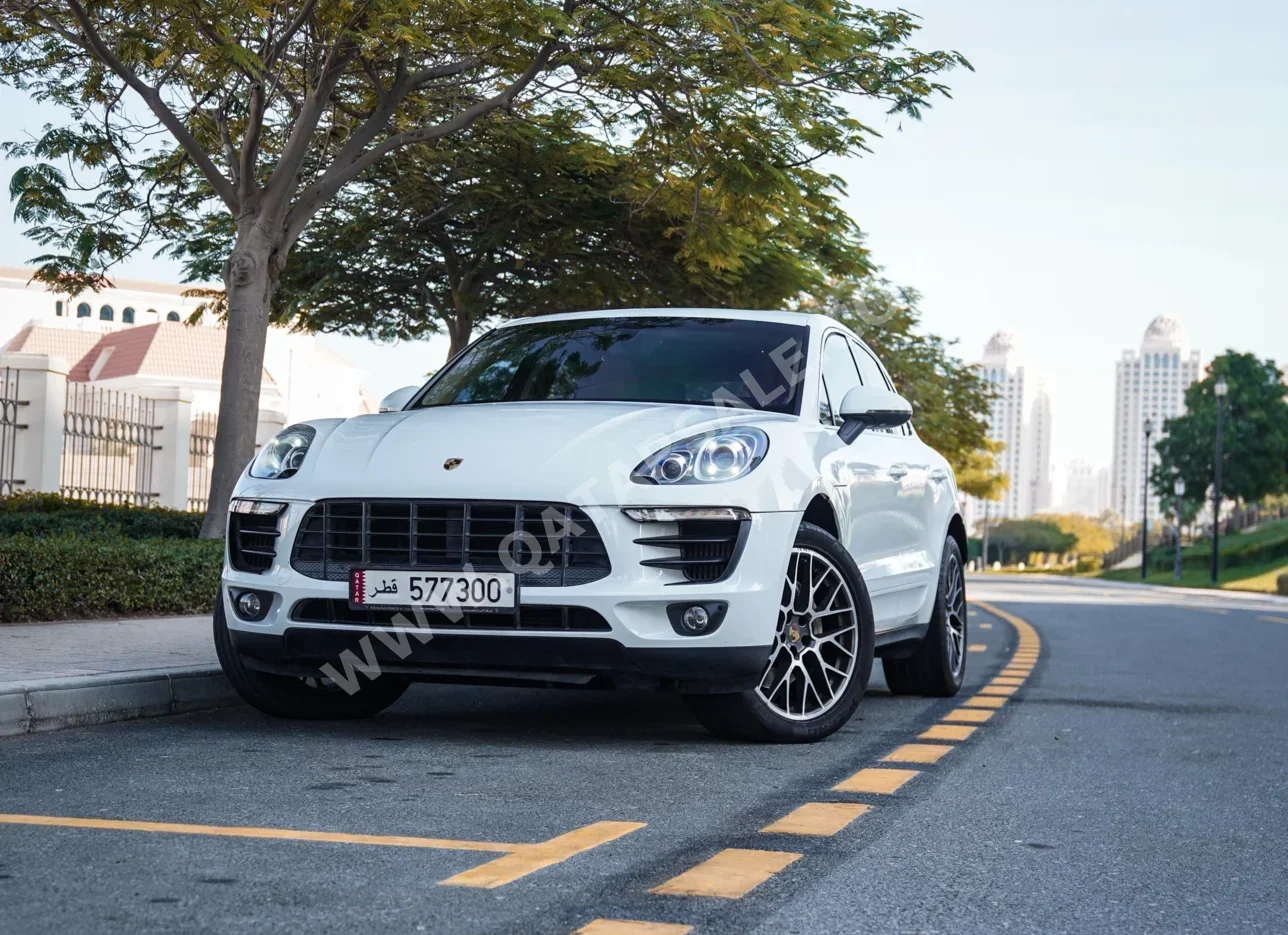 بورش ماكان اس 2015 اوتوماتيك 99,000 كم 6 سلندر دفع رباعي اس يو في أبيض تحت الضمان