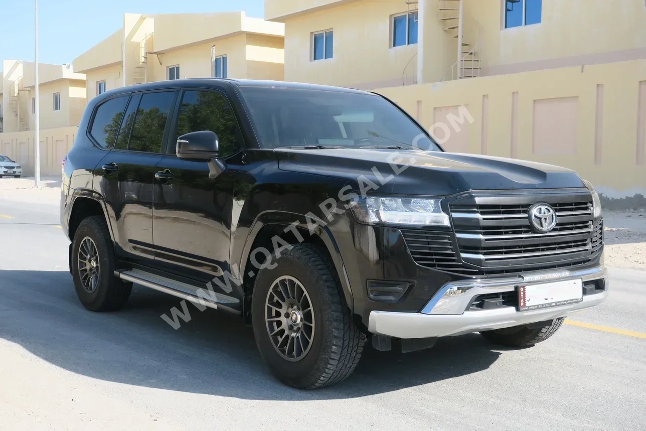 Toyota  Land Cruiser  GX  2023  Automatic  49,000 Km  6 Cylinder  Four Wheel Drive (4WD)  SUV  Black  With Warranty