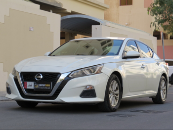 نيسان  ألتيما  2021  اوتوماتيك  160,000 كم  4 سلندر  سحب امامي  سيدان  أبيض