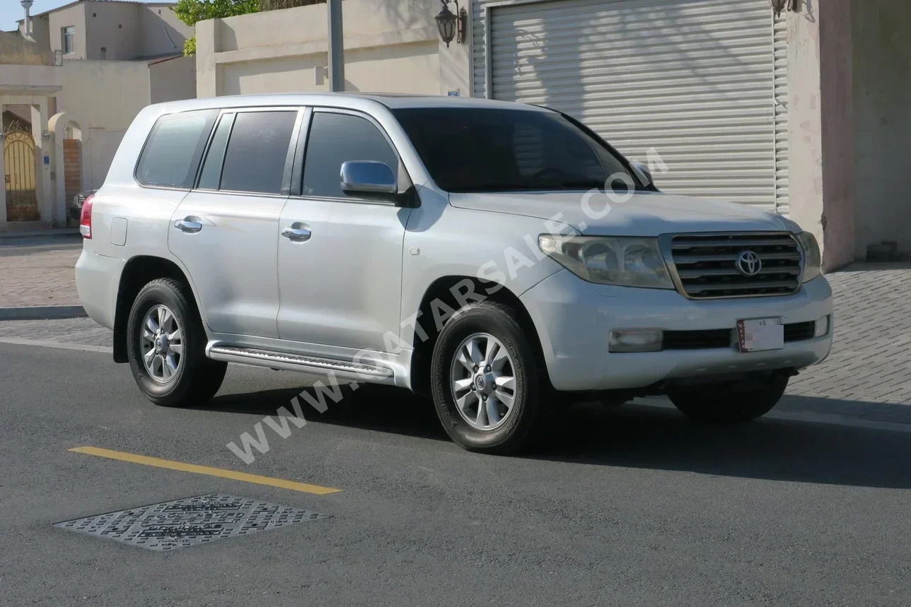Toyota  Land Cruiser  VXR  2009  Automatic  510,000 Km  8 Cylinder  Four Wheel Drive (4WD)  SUV  White