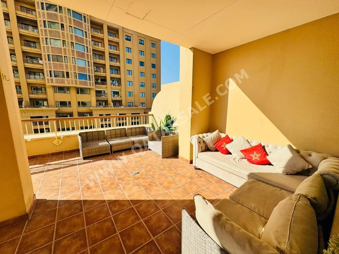 1 غرف نوم  شقة  للبيع  في الدوحة -  اللؤلؤة  مفروشة بالكامل