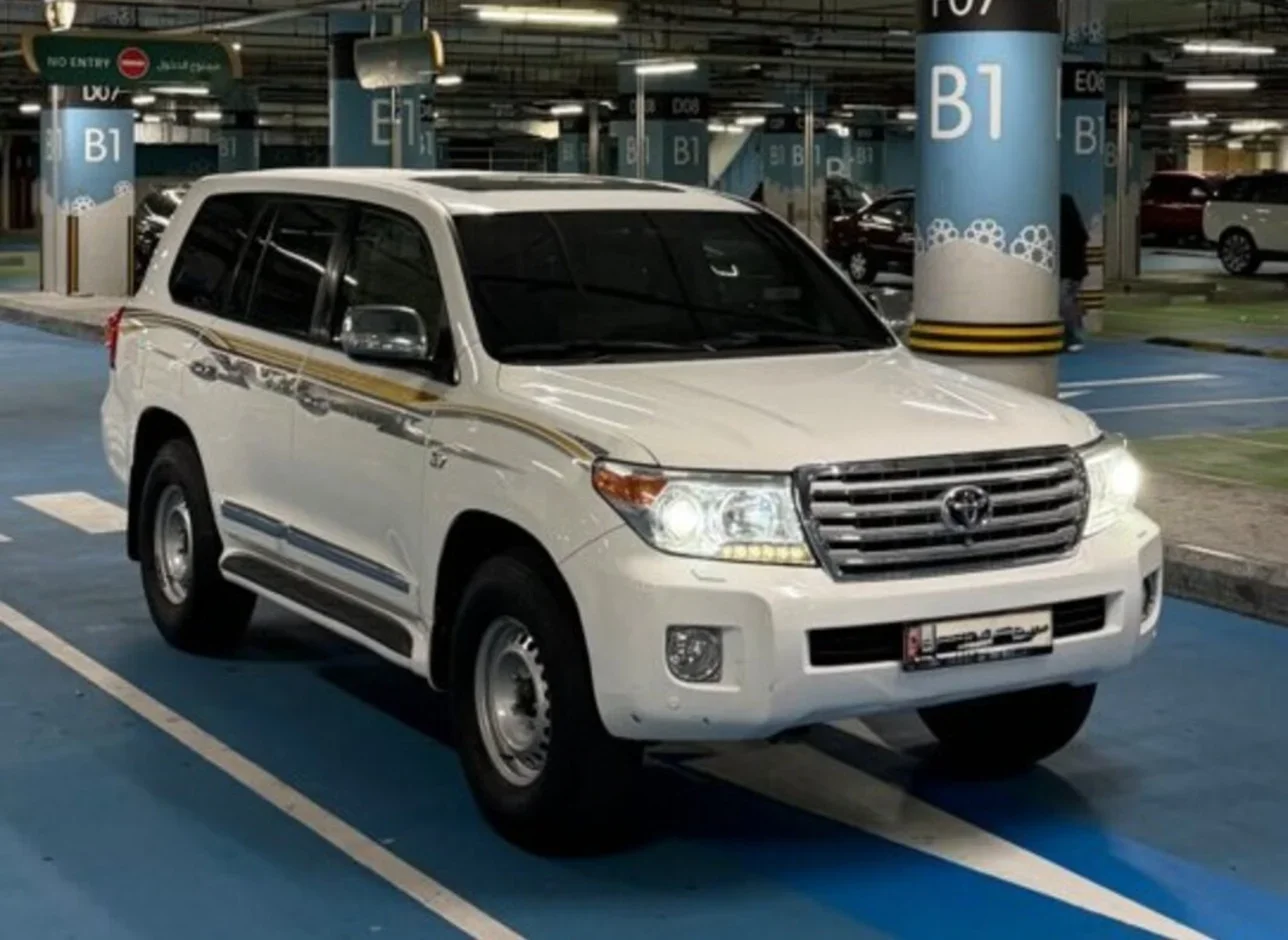 تويوتا لاند كروزر في اكس ار 2013 اوتوماتيك 300,000 كم 8 سلندر دفع رباعي اس يو في أبيض