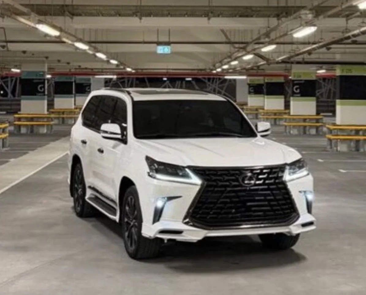 لكزس ال اكس 570 اس بلاك ايديشن 2020 اوتوماتيك 146,000 كم 8 سلندر دفع رباعي اس يو في أبيض