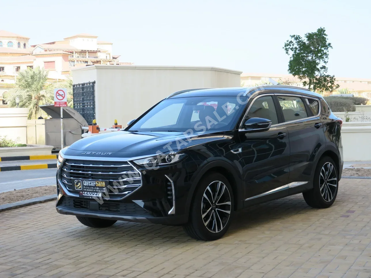 Jetour  X70  Plus  2024  Automatic  12,300 Km  4 Cylinder  Front Wheel Drive (FWD)  SUV  Black  With Warranty