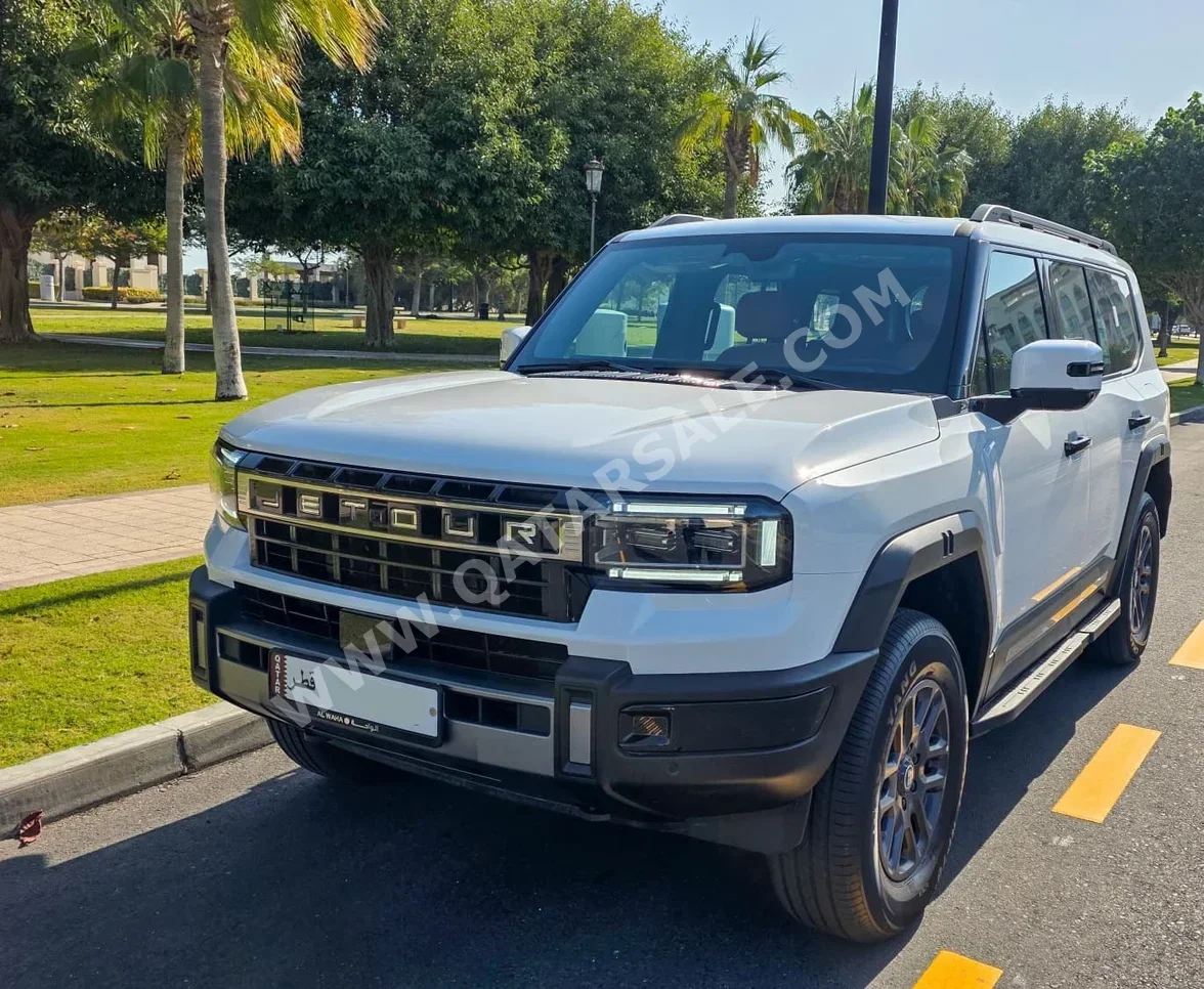 Jetour  G700  Comfort  2026  Automatic  900 Km  4 Cylinder  Four Wheel Drive (4WD)  SUV  White  With Warranty