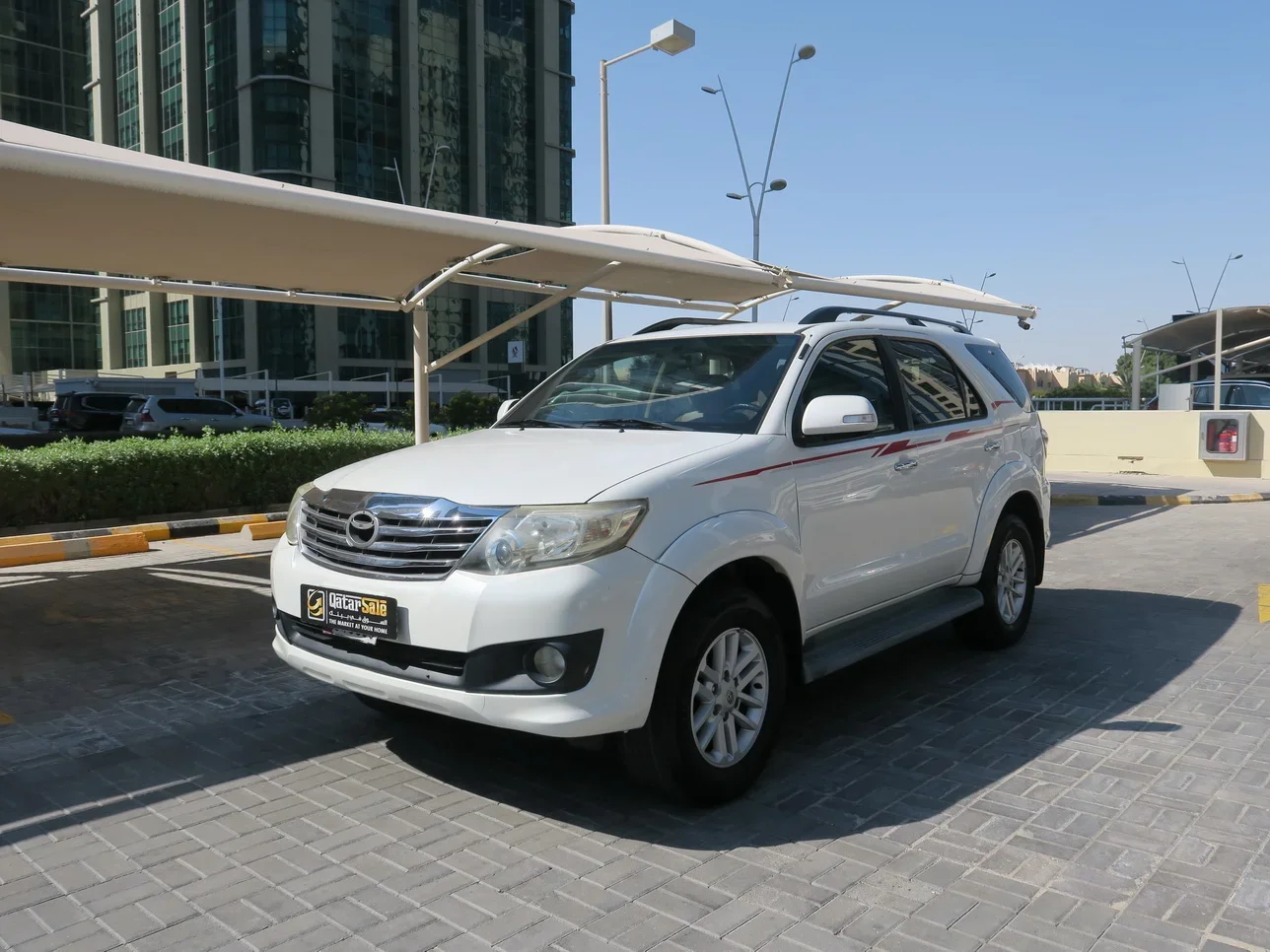 Toyota Fortuner 2014 Automatic 160,000 Km 6 Cylinder Four Wheel Drive (4WD) SUV White
