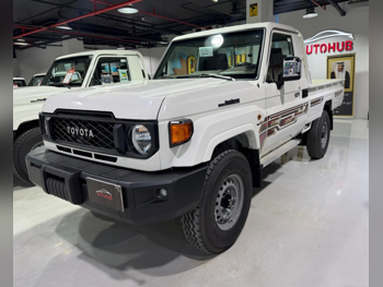 تويوتا  لاند كروزر  ال اكس  2025  عادي  0 كم  6 سلندر  دفع رباعي  بيكب  أبيض  تحت الضمان