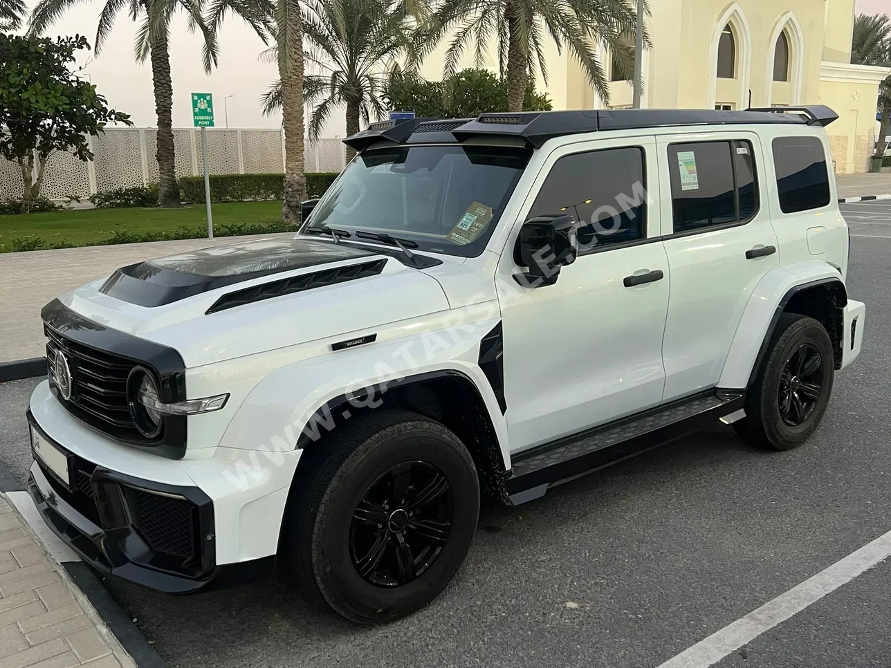 GWM  Tank  300  2025  Automatic  26,000 Km  4 Cylinder  Four Wheel Drive (4WD)  SUV  White  With Warranty