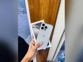 هواتف نقالة ابل  - ايفون  - تيتانيوم طبيعي  - تحت الضمان