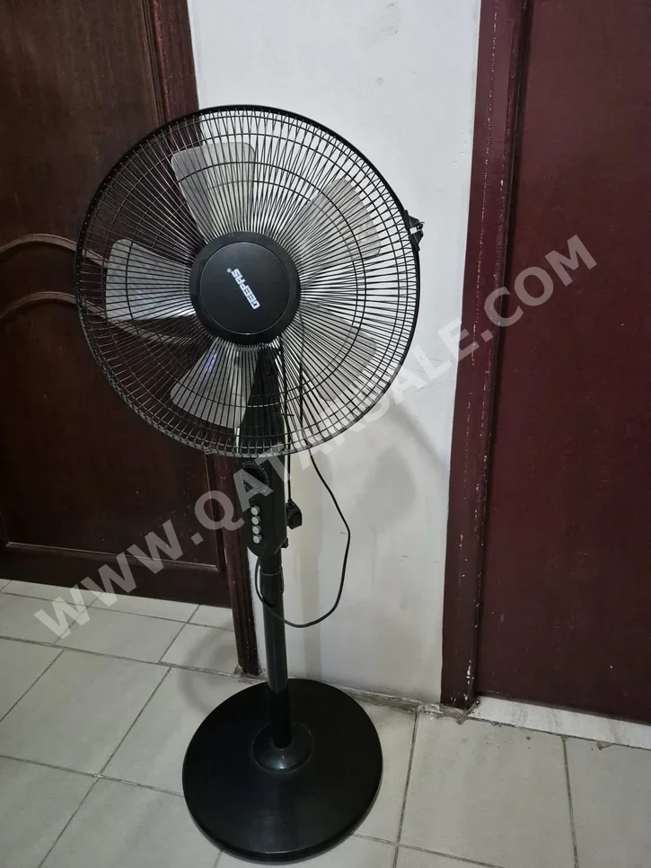 مراوح متنقلة أسود توصيل بالحائط كبيرة