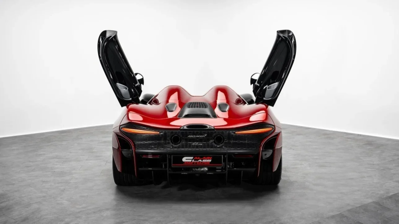 Mclaren Elva 2021 Automatic 26 Km 8 Cylinder Rear Wheel Drive (RWD) Convertible Black and Red