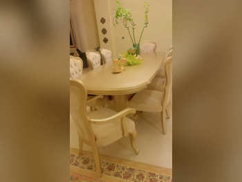 طاولة طعام مع كراسي  - هوم سنتر  - اللون البيج