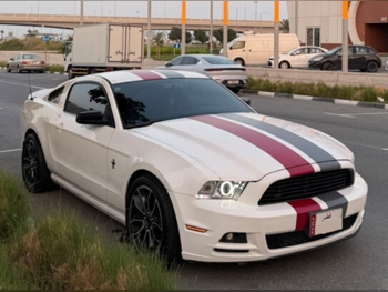 فورد  موستانغ  2014  عادي  188,000 كم  6 سلندر  دفع خلفي  كوبيه \ سبورت  أبيض