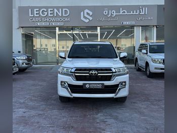 تويوتا  لاند كروزر  في اكس ار  2016  اوتوماتيك  206,000 كم  8 سلندر  دفع رباعي  اس يو في  أبيض
