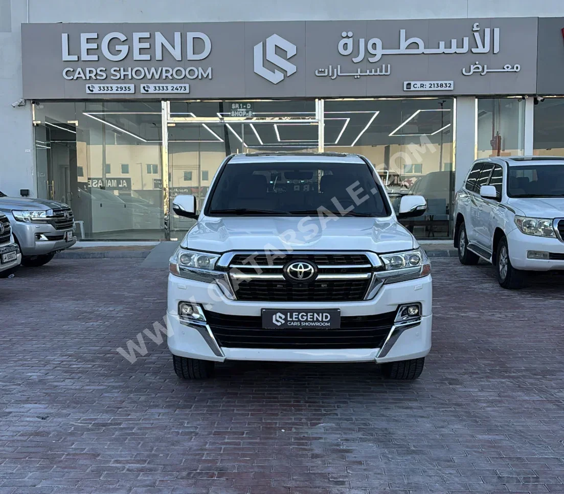 Toyota  Land Cruiser  VXR  2016  Automatic  190,000 Km  8 Cylinder  Four Wheel Drive (4WD)  SUV  White