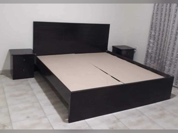 الأسّرة - لايف ستايل - كينج - بنى - متضمنة المرتبة - مع طاولة سرير جانبية