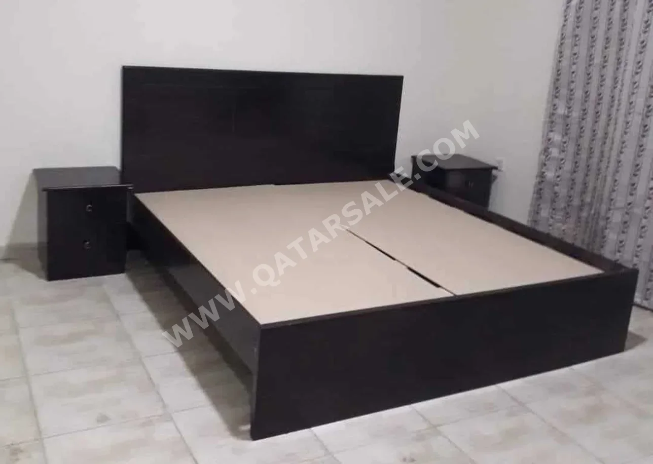 الأسّرة - لايف ستايل  - كينج  - بنى  - متضمنة المرتبة  - مع طاولة سرير جانبية