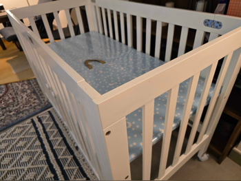 أسّرة الأطفال - سرير طفل رضيع  - هوم سينتر  - أبيض