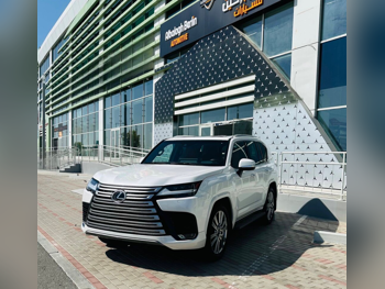Lexus  LX  600  2022  Automatic  124,000 Km  6 Cylinder  All Wheel Drive (AWD)  SUV  Pearl