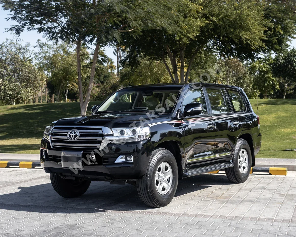 Toyota  Land Cruiser  GXR  2018  Automatic  173,000 Km  8 Cylinder  Four Wheel Drive (4WD)  SUV  Black